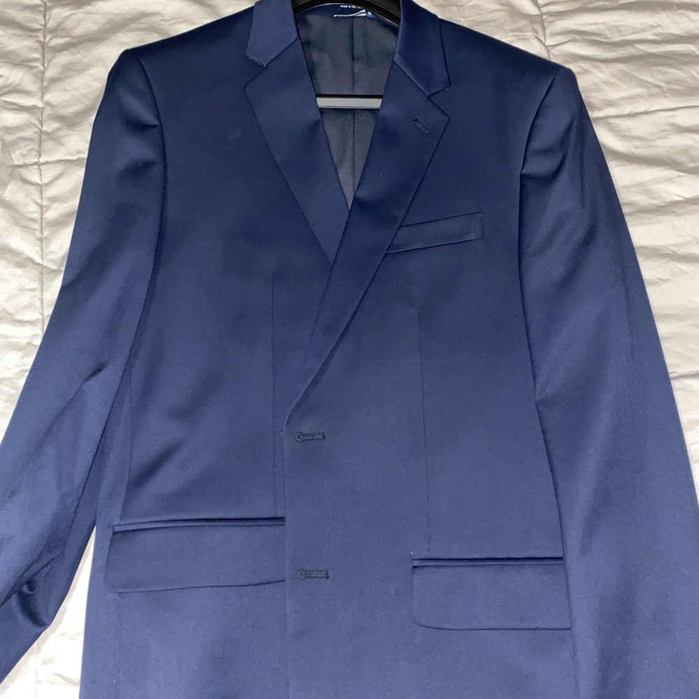 Saddlebred 2 piece navy suit.
